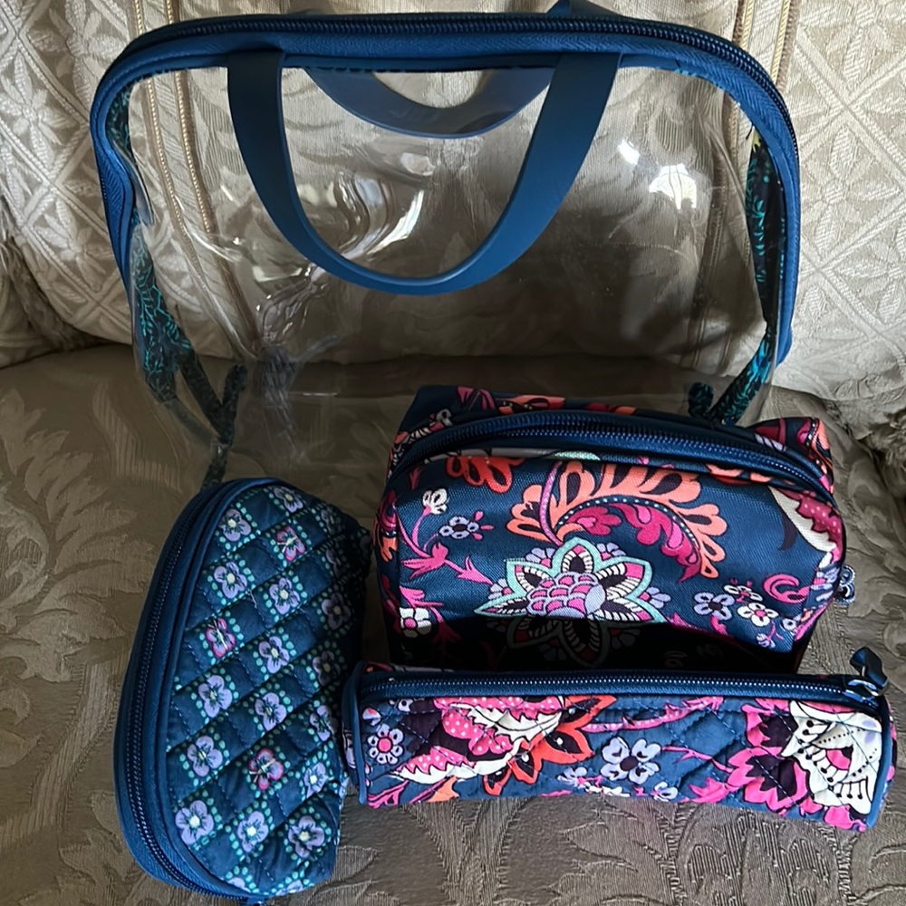 NWOT Vera Bradley Iconic 4-Piece Cosmetic Set - Picture 4 of 13
